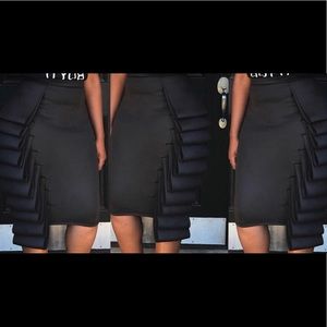 Black fitted skirt